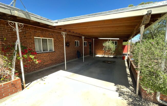 Eastside home with privacy on cul-de-sac