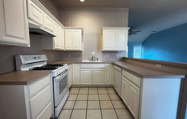 3 beds, 2 baths, $1,600