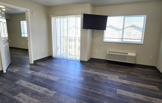 1 bed, 1 bath, 553 sqft, $1,250, Unit 302