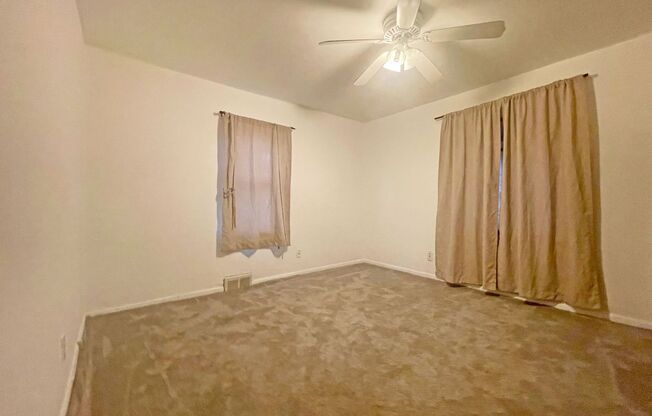 2 beds, 1 bath, $1,050, Unit Unit 1 - (Main Level)