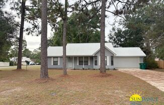 Lovely 3 Bedroom Home in Crestview!