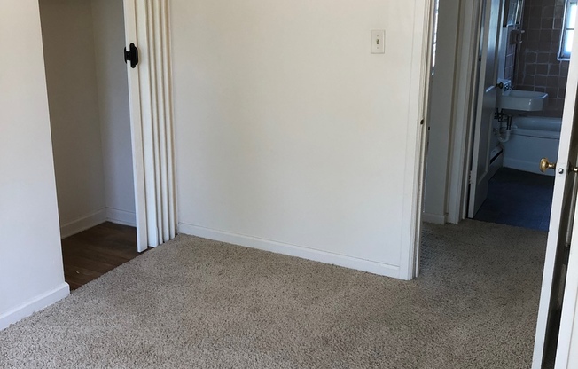 1 bed, 1 bath, 580 sqft, $595, Unit 1300-1610