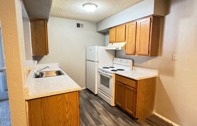 1 bed, 1 bath, 636 sqft, $700, Unit 01H