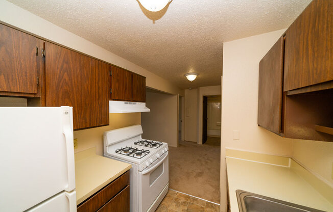 Kitchen with Gas Range at Waverly Park Apartments, Michigan, 48911