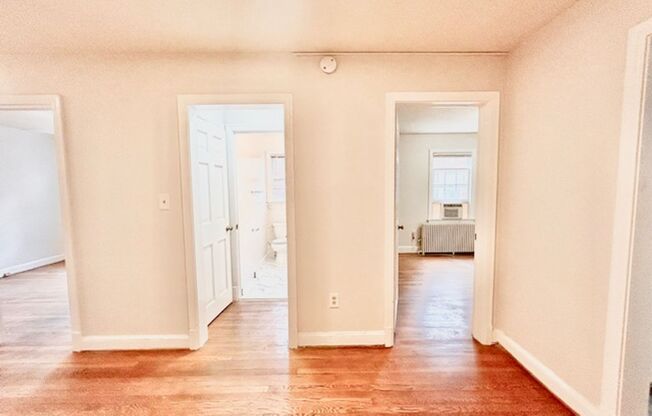 2 beds, 1 bath, $2,300