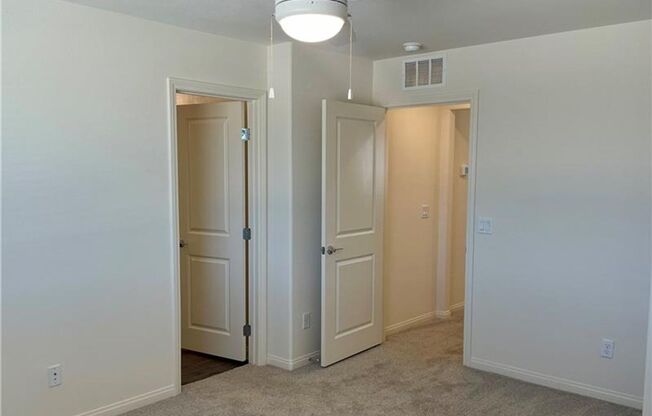Brand New 4 Bedroom Townhome-Sunrise Manor