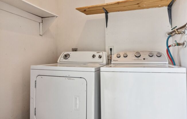 3 beds, 2 baths, $1,595, Unit # 2081