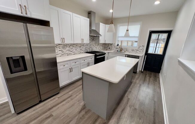 Newly Renovated 3-Bedroom Townhouse in West Passyunk! Available Early July!
