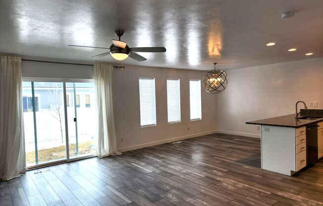 Spacious 3 Bd 3.5 Bath Townhome with Theater Room