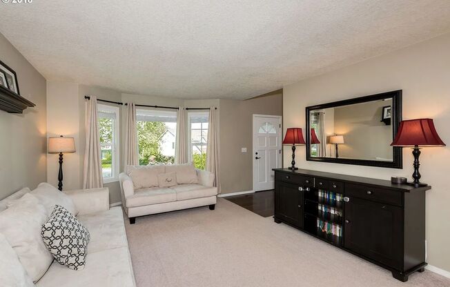 4465 NW Kahneeta Drive ~ Amazing Home!