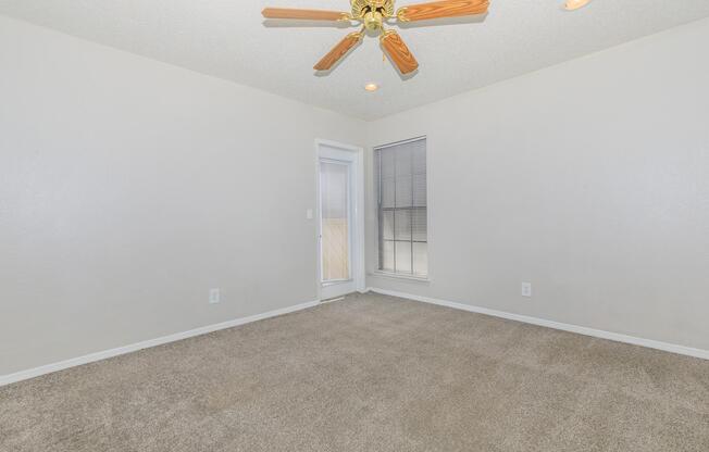 2 beds, 2 baths, 933 sqft, $925