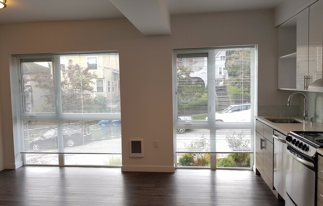 Studio, 1 bath, 325 sqft, $1,405, Unit 203