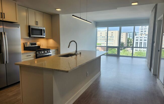 1 bed, 1 bath, 808 sqft, $2,585, Unit #921