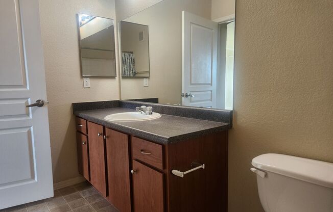 1 bed, 1 bath, $1,295, Unit APARTMENT 2025