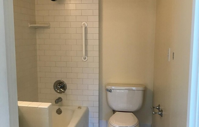 Studio, 1 bath, 260 sqft, $945, Unit 214