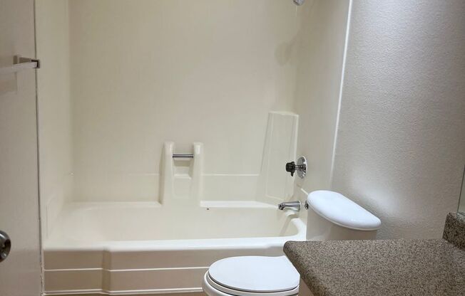 1 bed, 1 bath, 592 sqft, $999, Unit 34