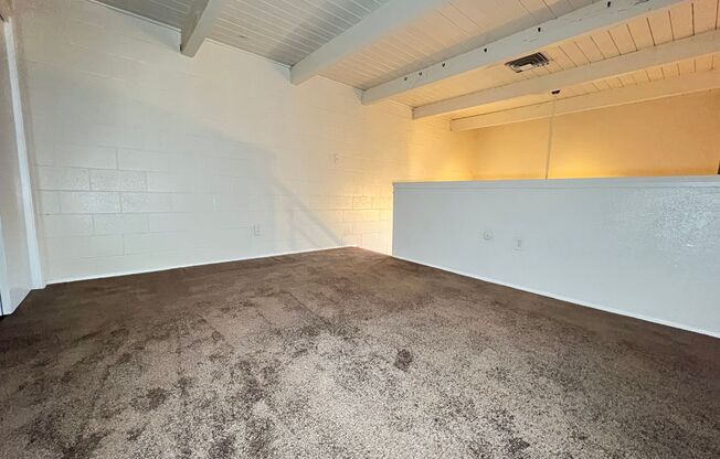 1 bed, 1 bath, 700 sqft, $800, Unit Unit 17