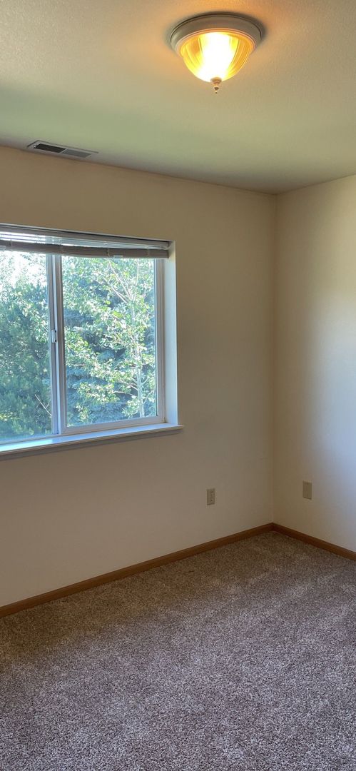 Bright & Convenient Townhouse Living!