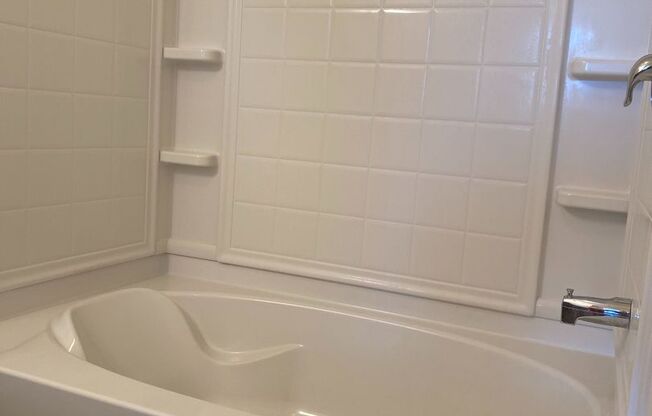 2 beds, 2 baths, 964 sqft, $1,550, Unit 332