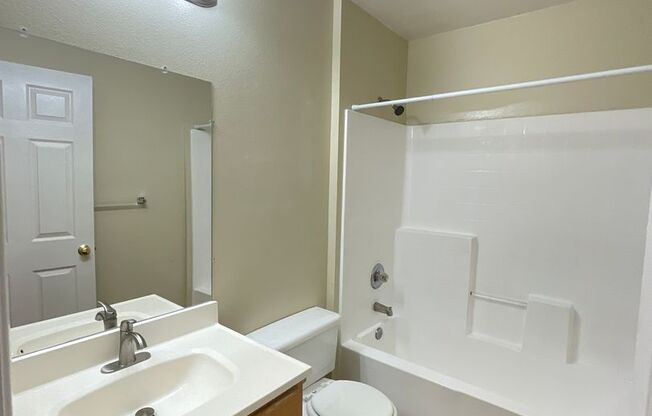 1 bed, 2 baths, 800 sqft, $2,295, Unit B