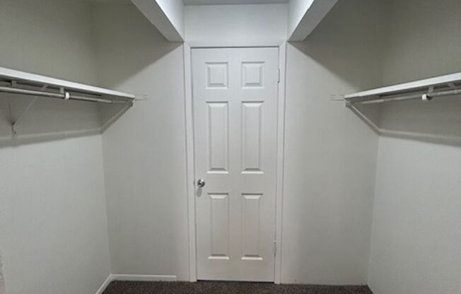 2 beds, 2 baths, $1,600, Unit Wood Hollow Condos