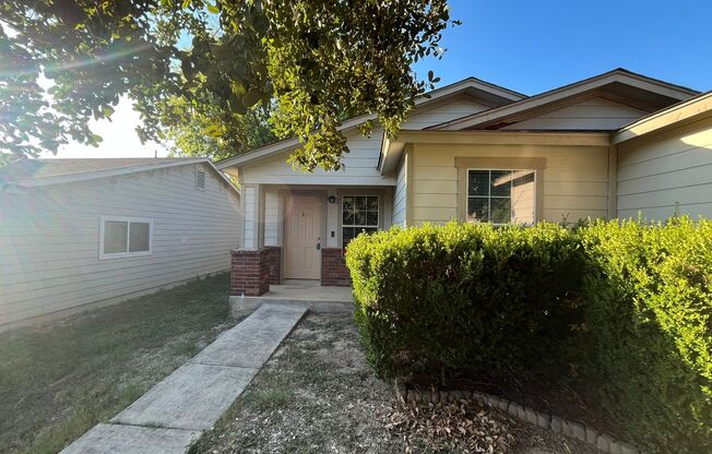 3 beds, 2 baths, $1,500