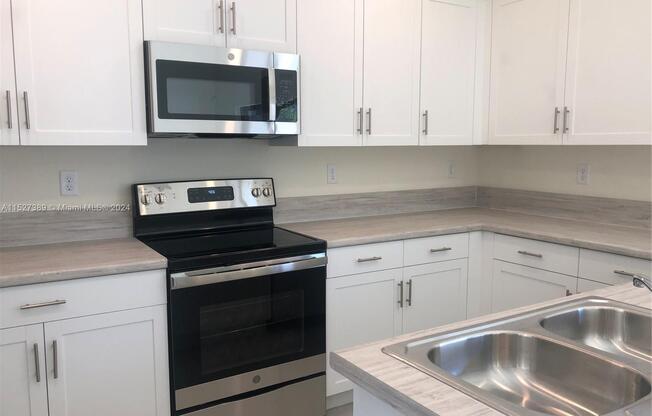 3424 W 113 ST