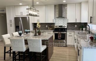 1808 W SUMMIT PL