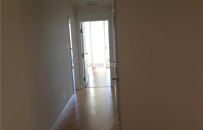 2 beds, 2 baths, $2,400, Unit Unit 3005