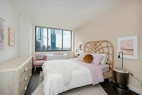 Studio, 1 bath, $5,000, Unit 32G