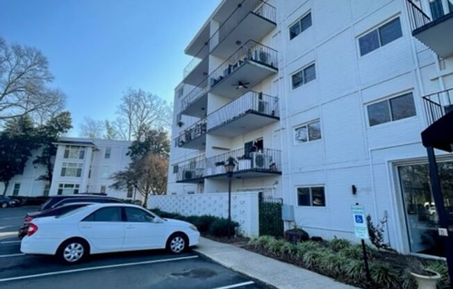 Myers Park Condo, Move-In Ready! All utilities included!