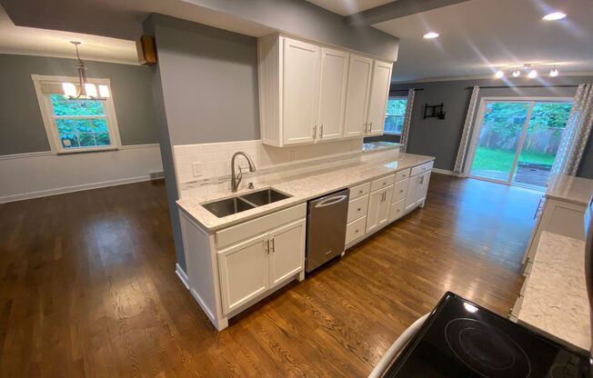4 beds, 2.5 baths, $4,199