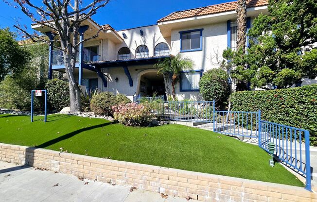 2 beds, 2 baths, 1,000 sqft, $3,195, Unit 205