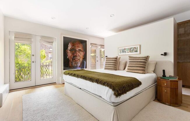 346 W 22 ST