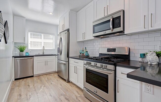 2 beds, 1 bath, 890 sqft, $3,275, Unit 717- 18