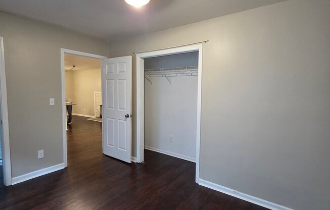 1022 ASHBY GRV SW