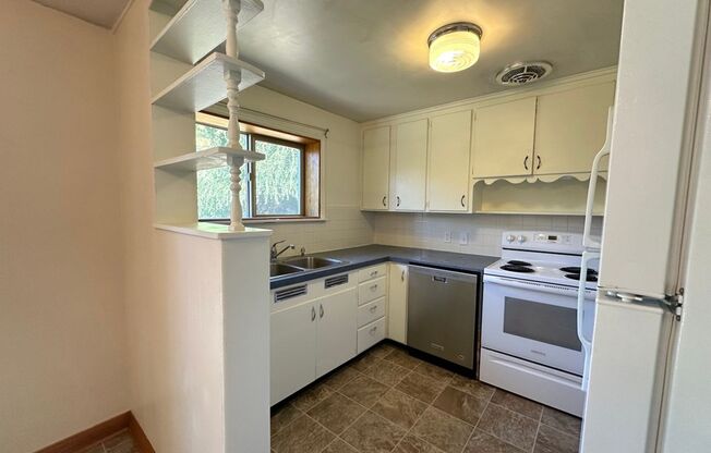 3 beds, 1 bath, $1,725