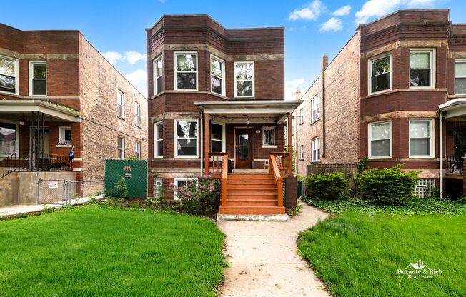 Portage Park 3-Bedroom Gem with Laundry In-unit