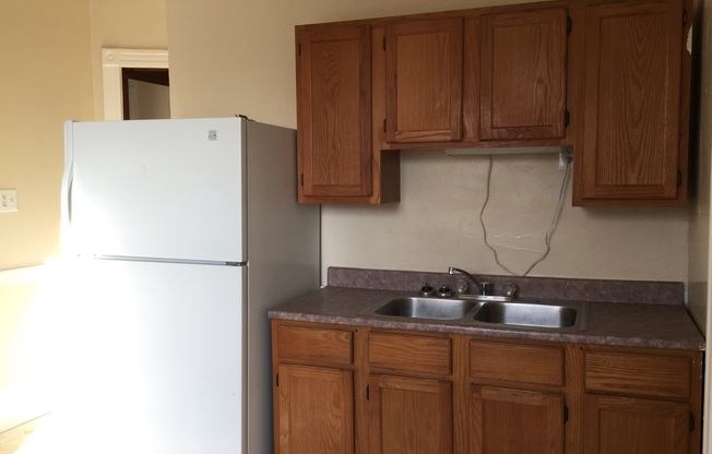 2 beds, 1 bath, $895, Unit lower