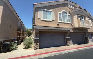 Henderson 3 Bedroom Townhouse!