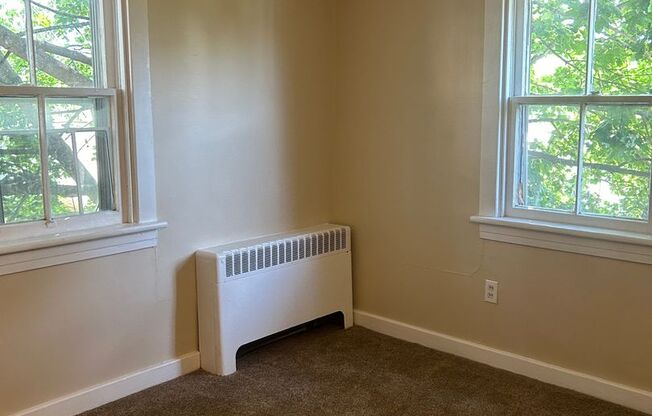 2 beds, 1 bath, $1,100