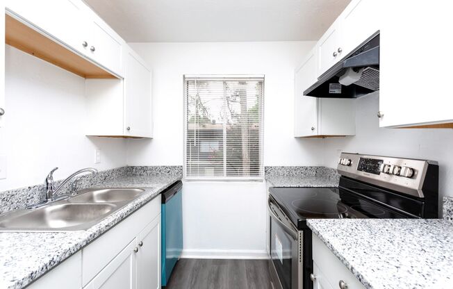 2 beds, 1.5 baths, 1,100 sqft, $980, Unit 103J