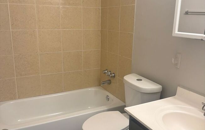 2 beds, 1 bath, 855 sqft, $999, Unit 1363