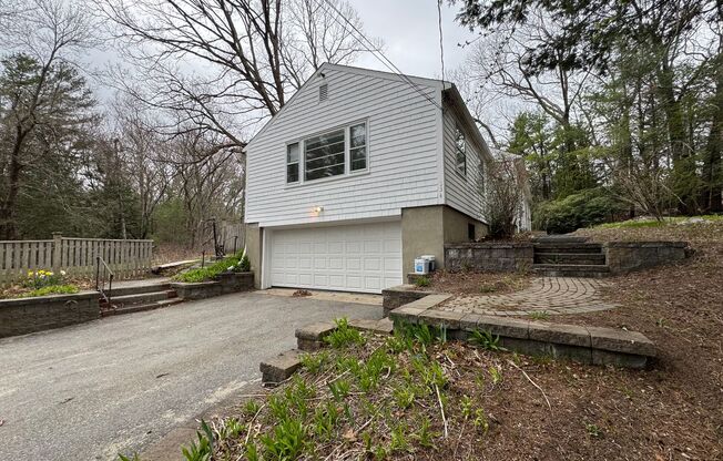 Pet-Ok | Charming Single-Family Ranch in Carlisle, MA | Avail 5/1