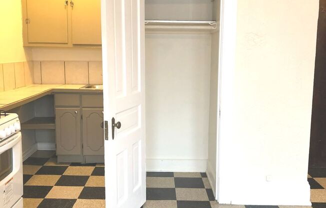 Studio, 1 bath, $775, Unit 20