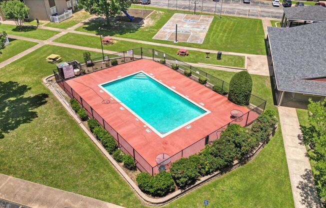 Welcome to Oxford Pointe Apartments – Comfortable Living with a Country Charm in Tyler, TX