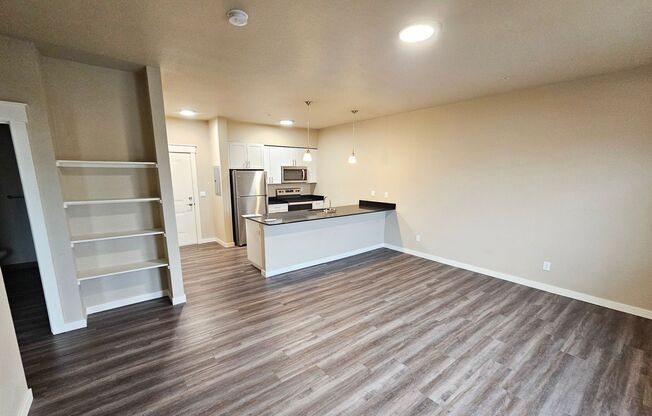 1 bed, 1 bath, 707 sqft, $1,550, Unit 404