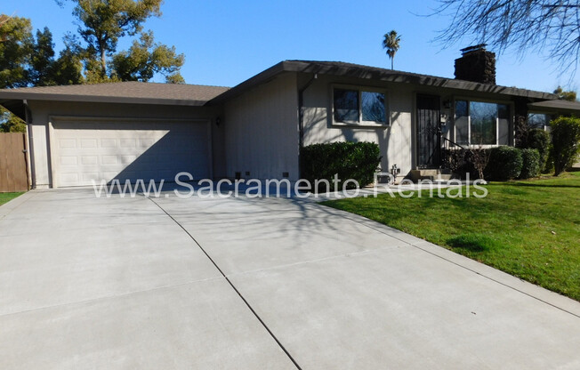 Wonderful Sierra Oaks 2bd/2ba Duplex with 2 Car Garage