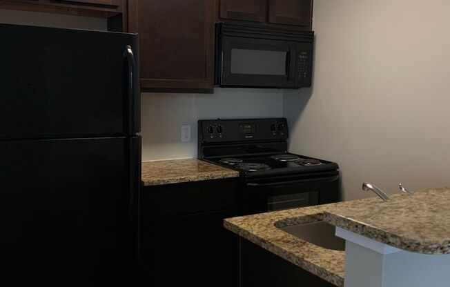 Studio, 1 bath, 420 sqft, $875, Unit 206