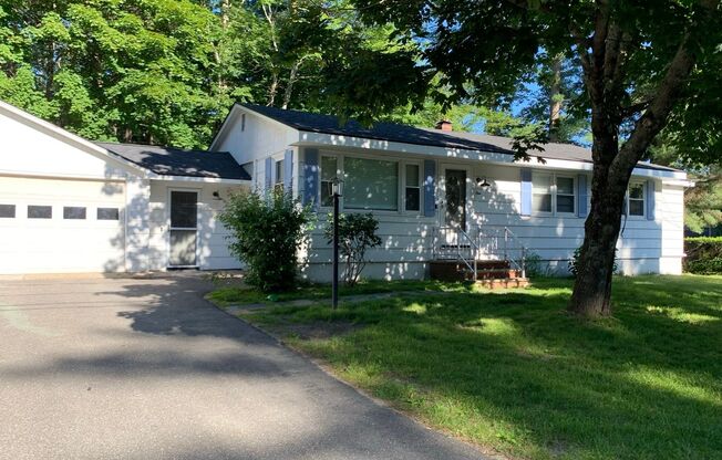 3 Bed 1 Bath House Topsham